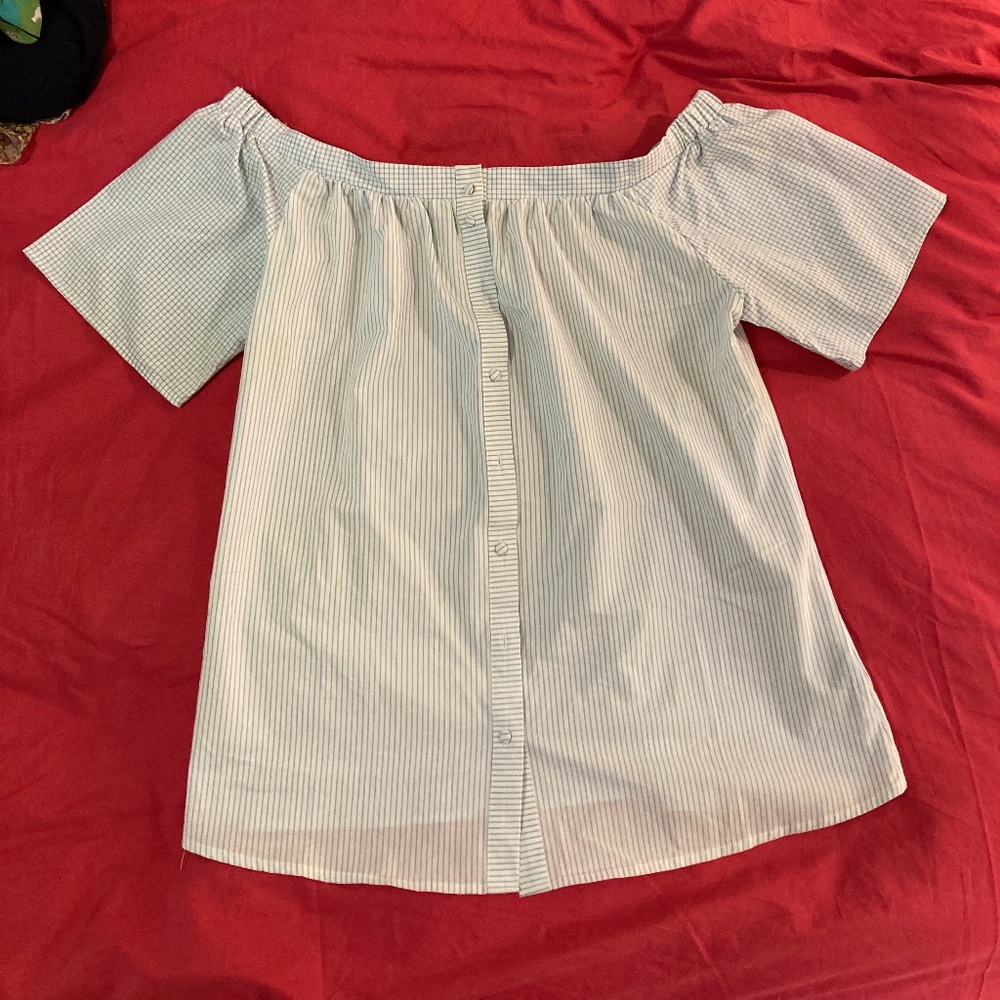 Zac & Rachel Button Down Off Shoulder Top - Size L - Like New!
